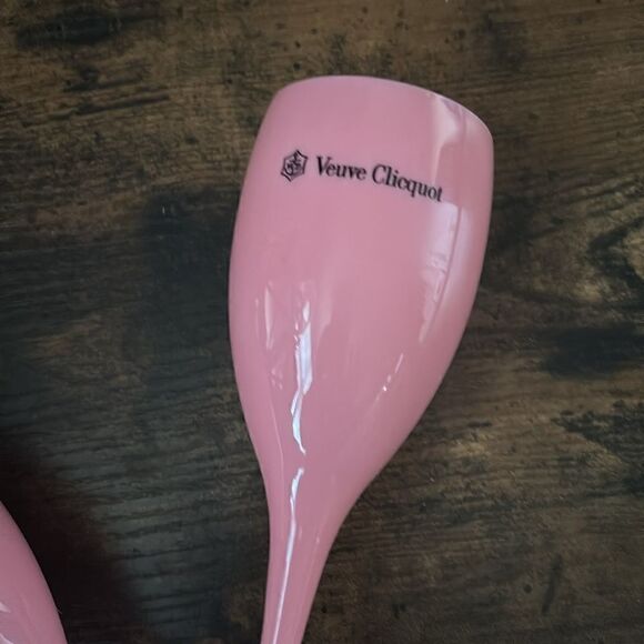Veuve Clicquot  Pink Rose Acrylic Champagne Flutes /Set of 2/ New - Picture 4 of 6